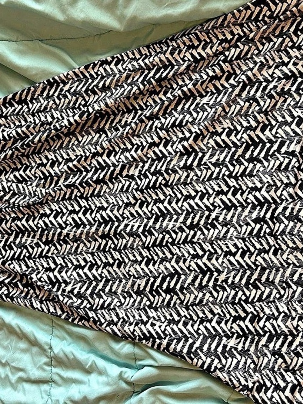 Women's Geometric Skirt in Black & White